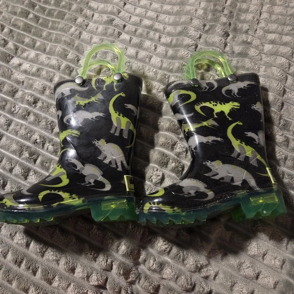 Western Chief Dinosaur Kids Light Up Rain Boots Green Black Size 5 Waterproof